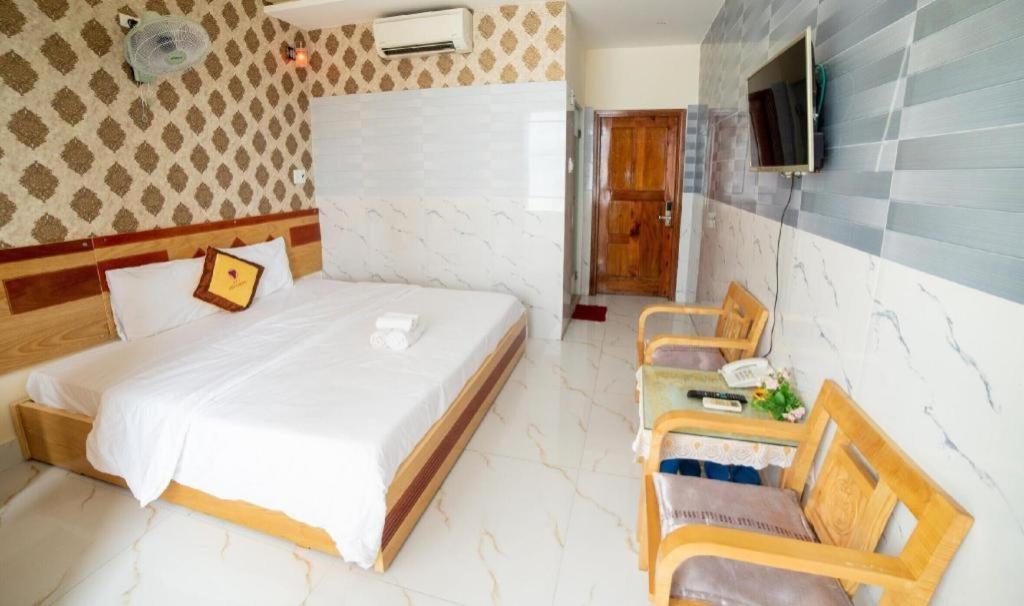 Yen Vy 04 Luxury Hotel Quy Nhon Bagian luar foto